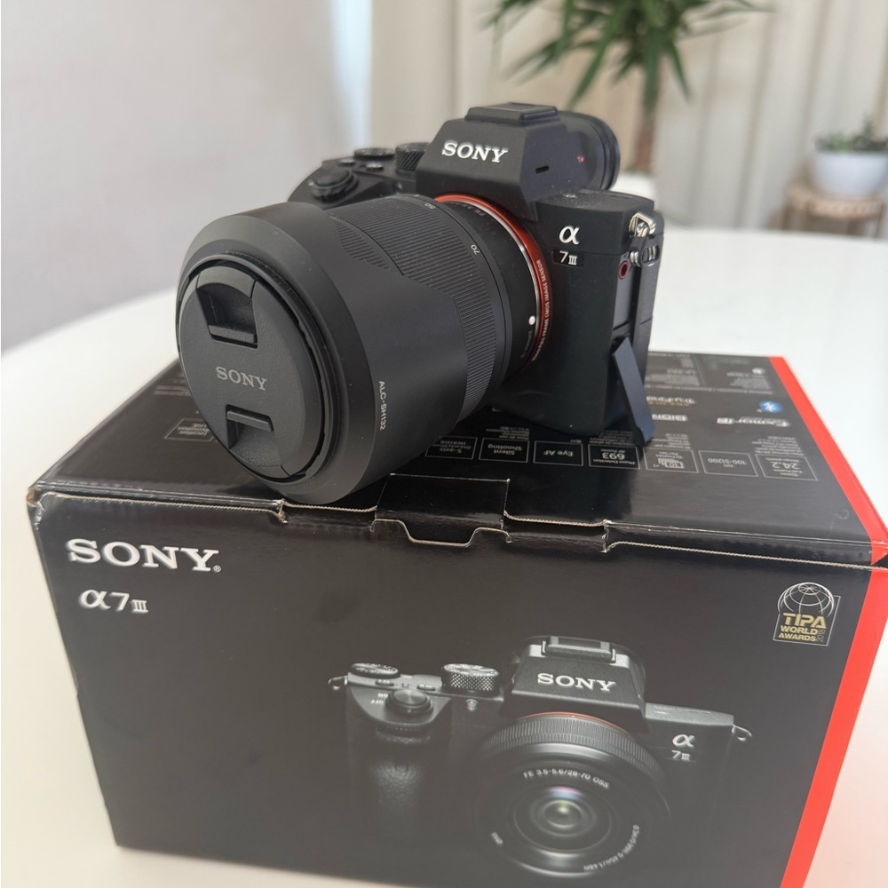 Sony Black Mirrorless Camera with Zoom Lens